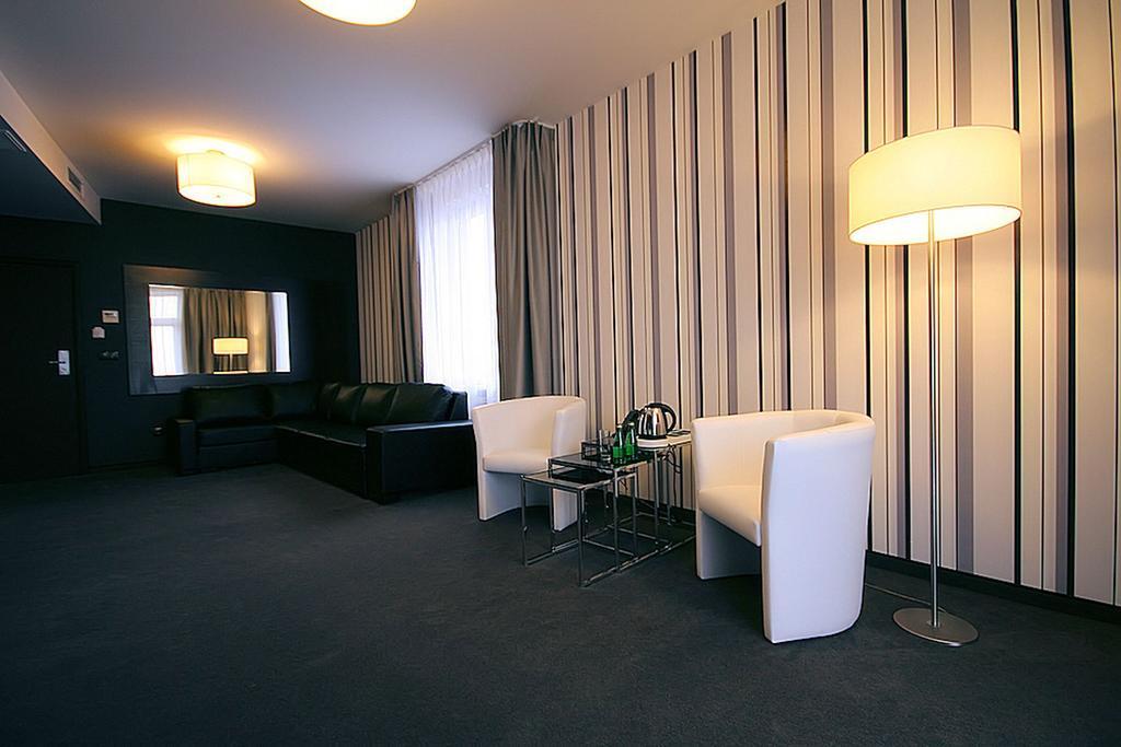 Hotel Grafit Kostomloty Pierwsze Habitación foto