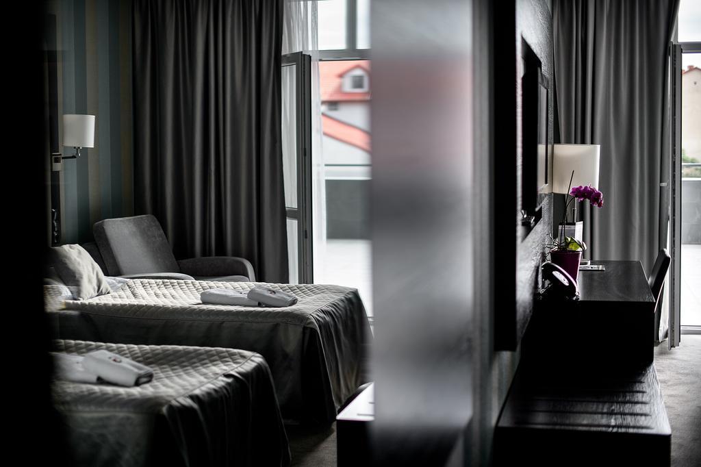 Hotel Grafit Kostomloty Pierwsze Exterior foto