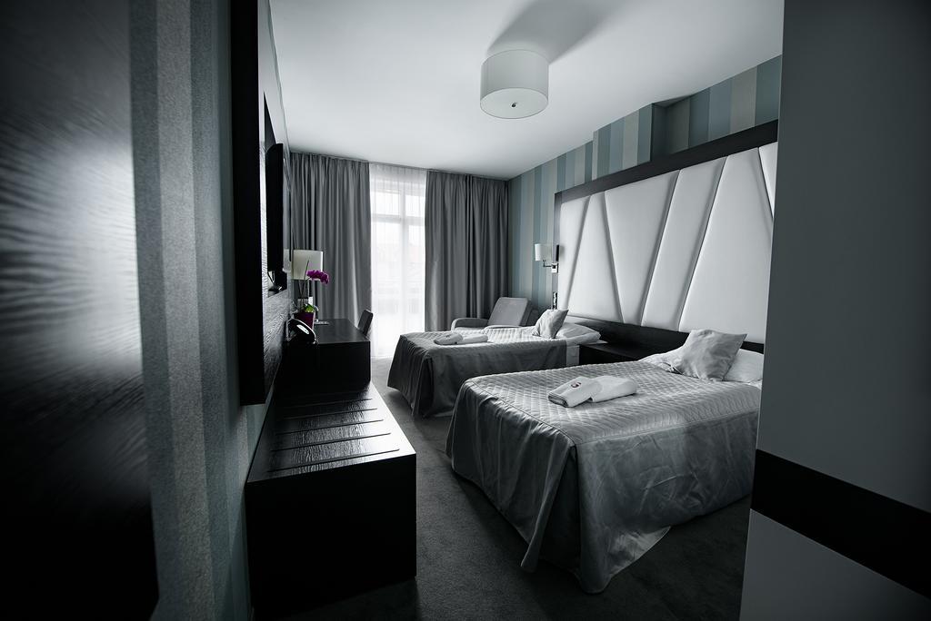 Hotel Grafit Kostomloty Pierwsze Exterior foto