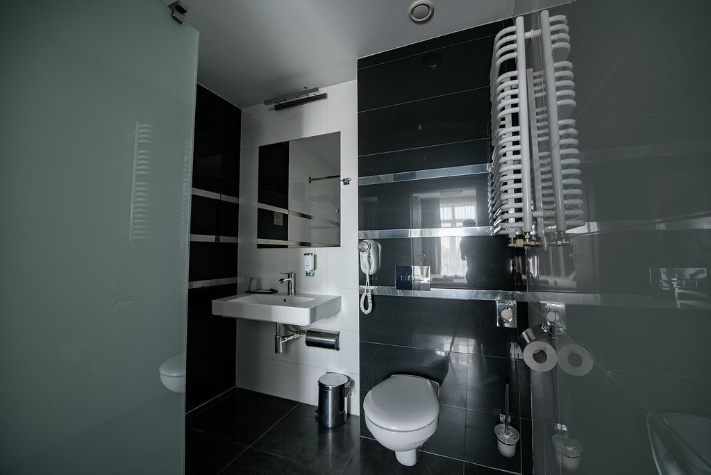 Hotel Grafit Kostomloty Pierwsze Exterior foto