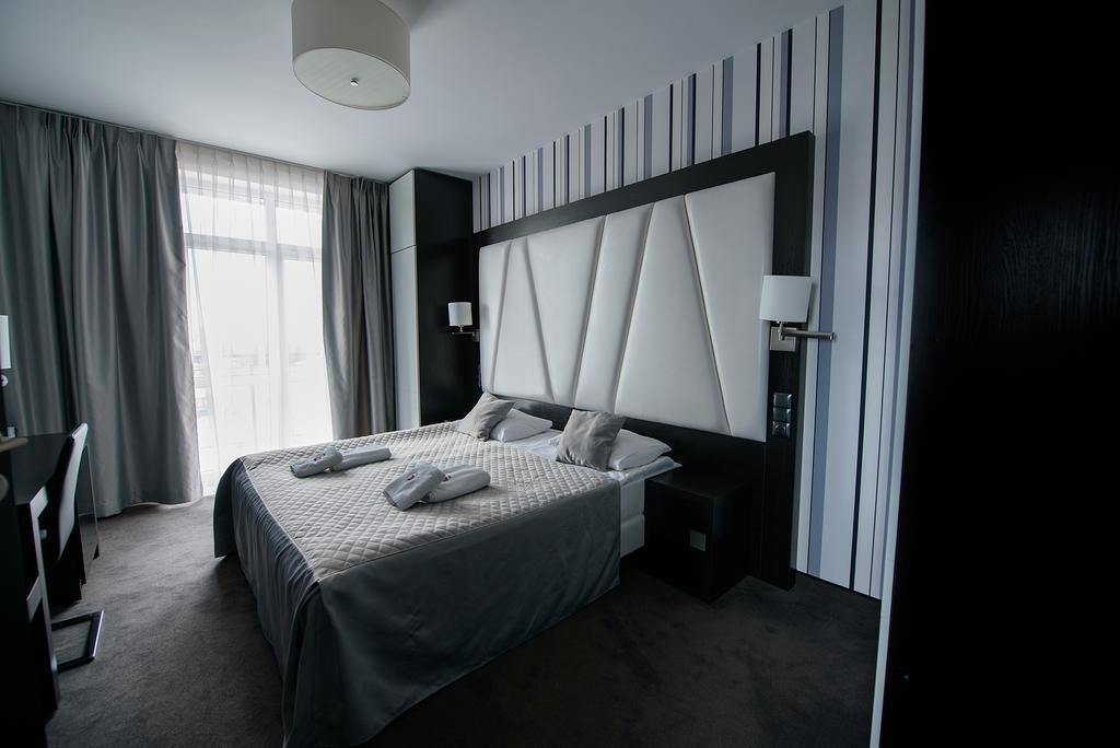 Hotel Grafit Kostomloty Pierwsze Exterior foto